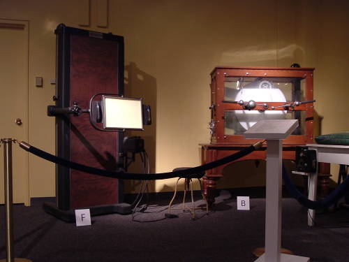 1940s full-body fluoroscope.