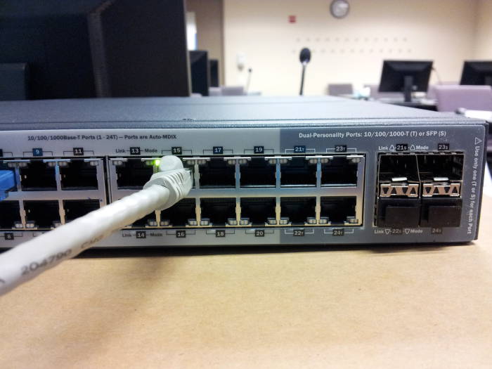 HP 2920-24G SDN capable switch, J9726A 24-port Gigabit Ethernet module.