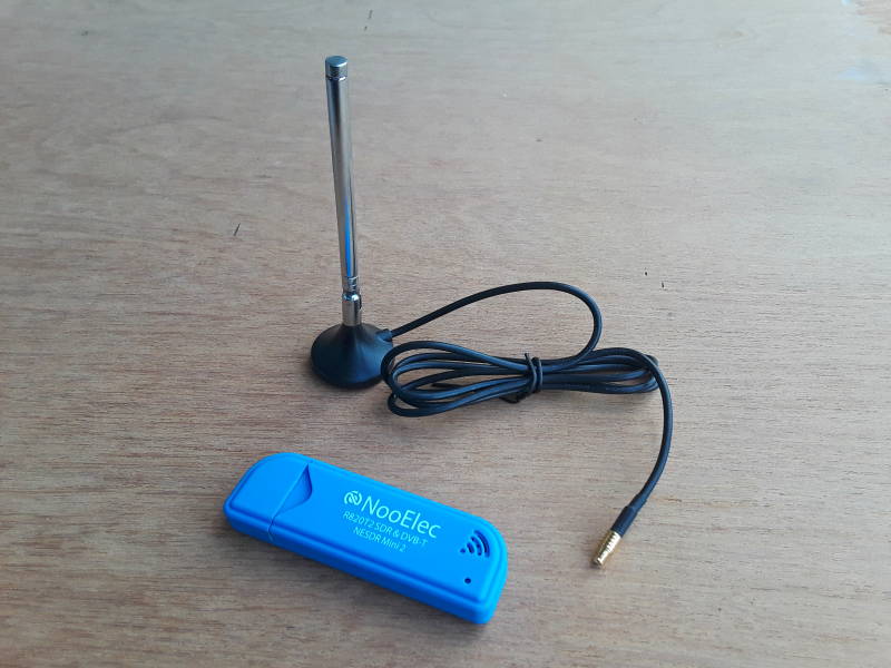 NooElec R820T2 SDR and antenna