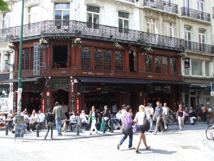 Exterior of the Mappa Mundo bar in Brussels, daytime.