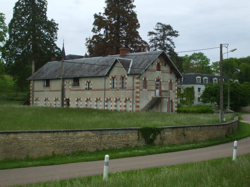 La Chapelle-Montlinard on the Canal Latéral à la Loire.