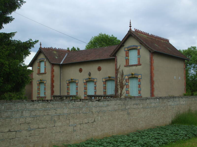 La Chapelle-Montlinard on the Canal Latéral à la Loire.