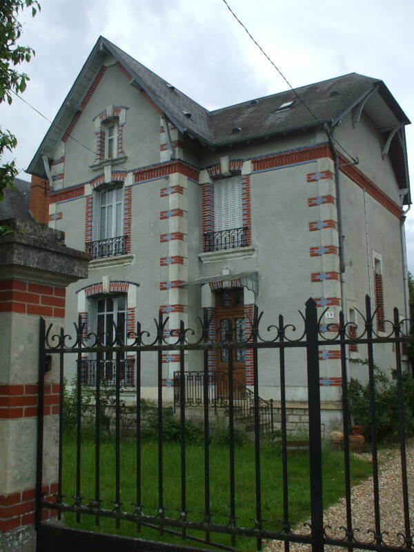 La Chapelle-Montlinard on the Canal Latéral à la Loire.