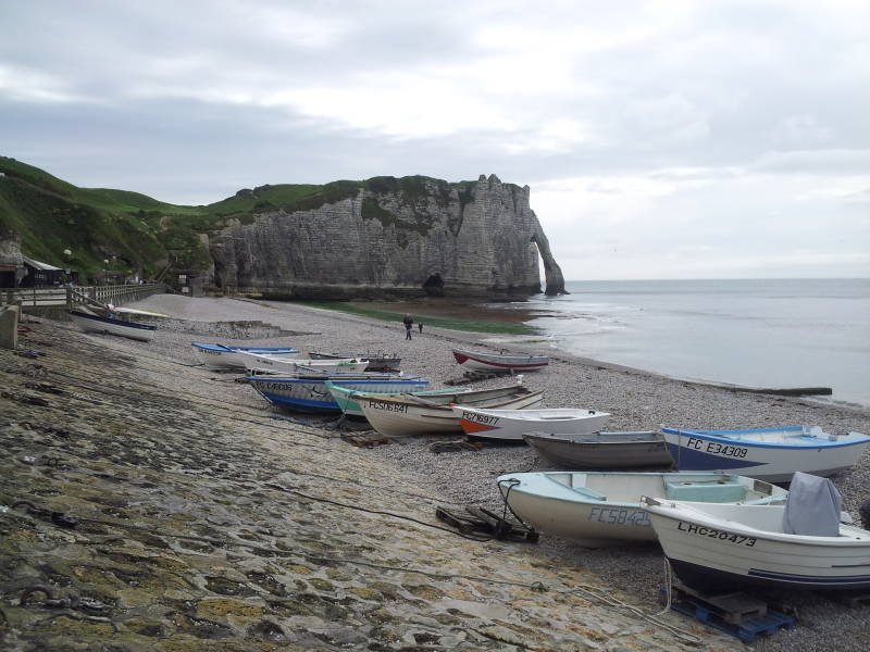 Porte d'Aval in the chalk cliffs at Étretat, view to west.