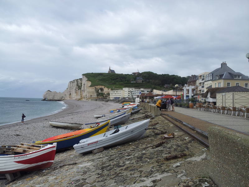 Porte d'Amont in the chalk cliffs at Étretat, view to east.