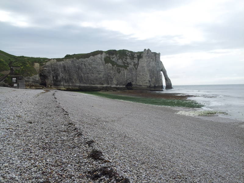 Gravel beach below the chalk cliffs at Étretat, view to west.