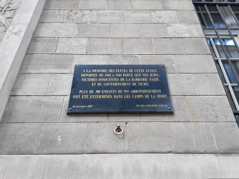 Memorial marker at a school in the 9th arrondissement.