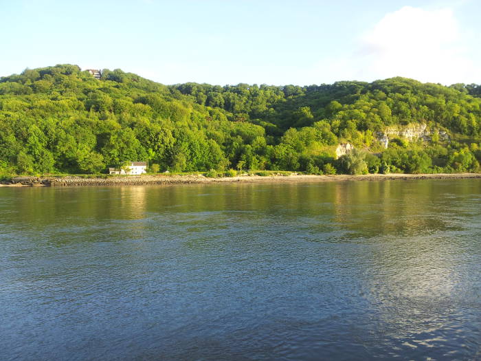 View across the Seine at Le Mesnil-sous-Jumièges.