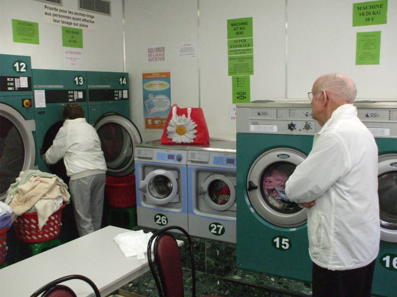 Loading the drier in the Lavomat in Paris, France.