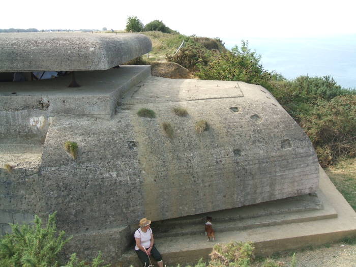 http://www.cromwell-intl.com/travel/france/normandy/pictures/arromanches-018-054.jpg