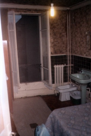 A room just like Jim Morrison's room at l'Hôtel de Médicis in Paris: Window, sink, and bidet.