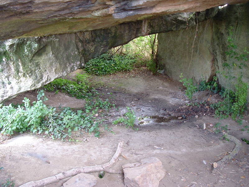 A second megalithic structure near Gennes, about 300 meters off a small road north of the D70 road, near the small village of Bouchet.