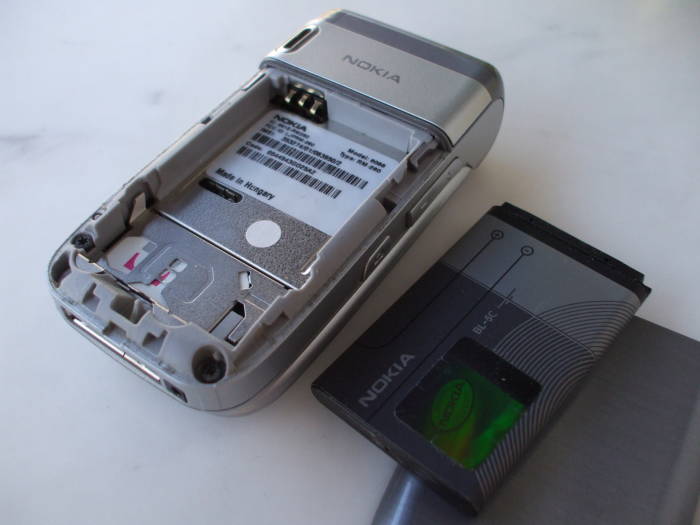 Battery removed from a Nokia 6086 GSM phone.