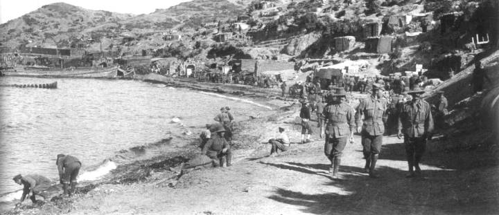 Anzac Cove after the landing, from https://en.wikipedia.org/wiki/File:Anzac_Cove.jpg