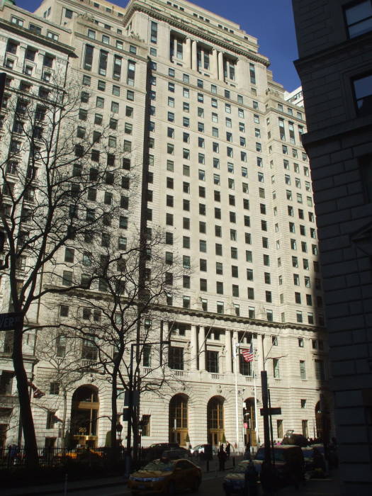 Cunard sold tickets in the great hall at 25 Broadway. Now a Telehouse datacenter is located upstairs in the building.