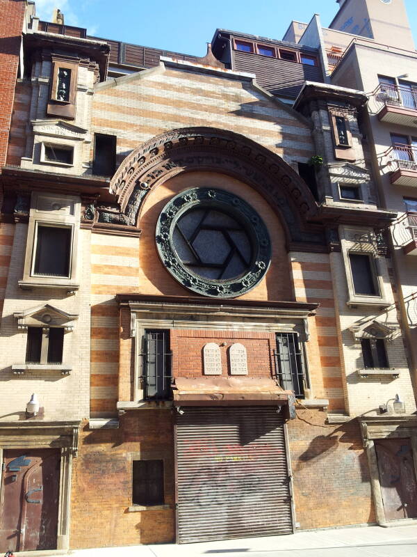 Erste Warshawer Congregation synagogue at 60 Rivington Street.