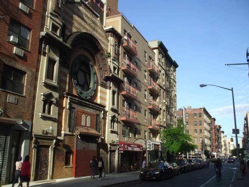 Erste Warshawer Congregation synagogue at 60 Rivington Street.