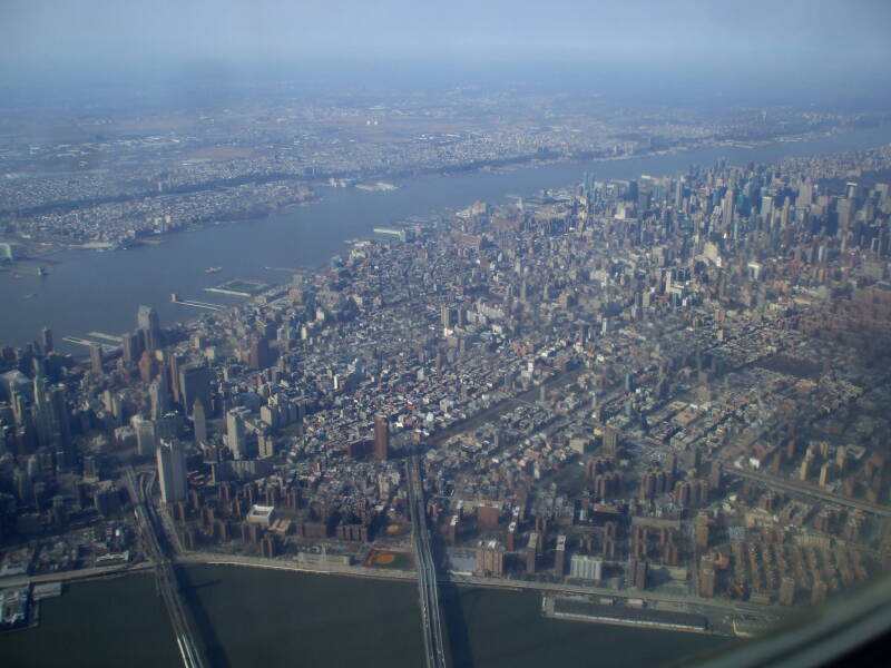 Approach to New York LaGuardia: Manhattan: Brooklyn Bridge, Manhattan Bridge, Greenwich Village up to Midtown.
