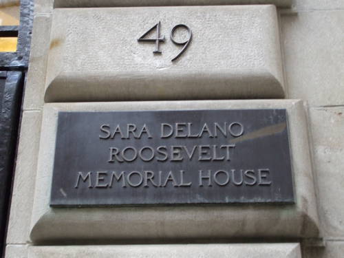 Plaque on the Sara Delano Roosevelt and Franklin and Eleanor Roosevelt houses in New York.